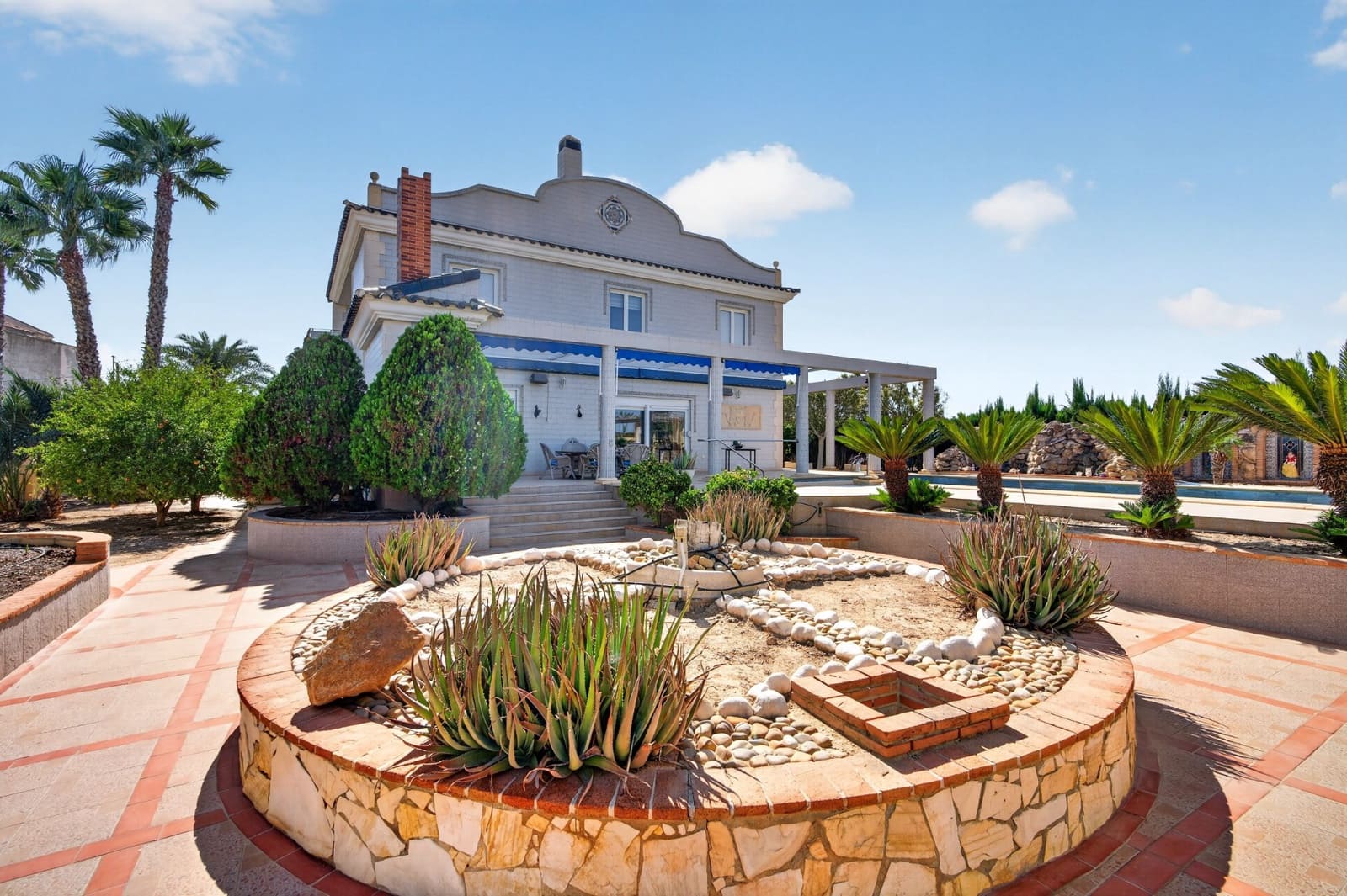 6 bedroom Villa for sale in San Fulgencio with pool garage - € 849,900 (Ref: 10116035)