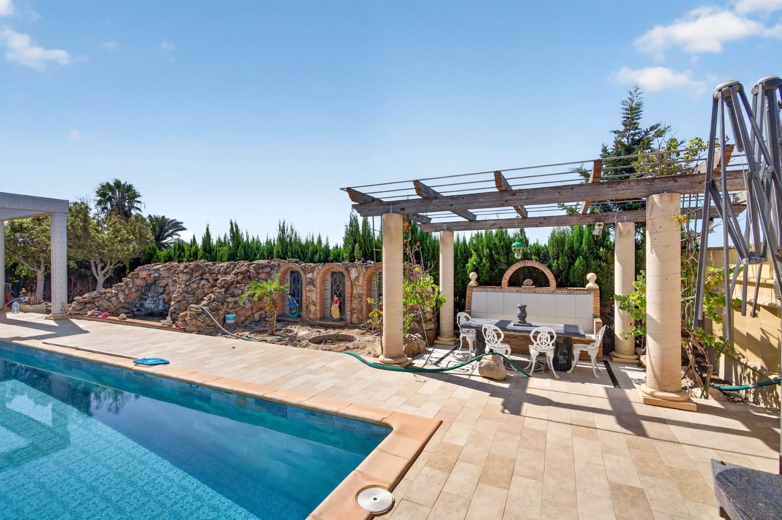 6 bedroom Villa for sale in San Fulgencio with pool garage - € 849,900 (Ref: 10116035)