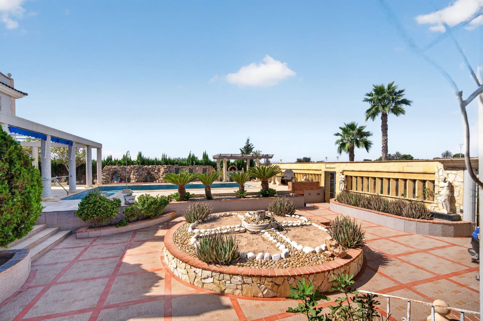 6 bedroom Villa for sale in San Fulgencio with pool garage - € 849,900 (Ref: 10116035)