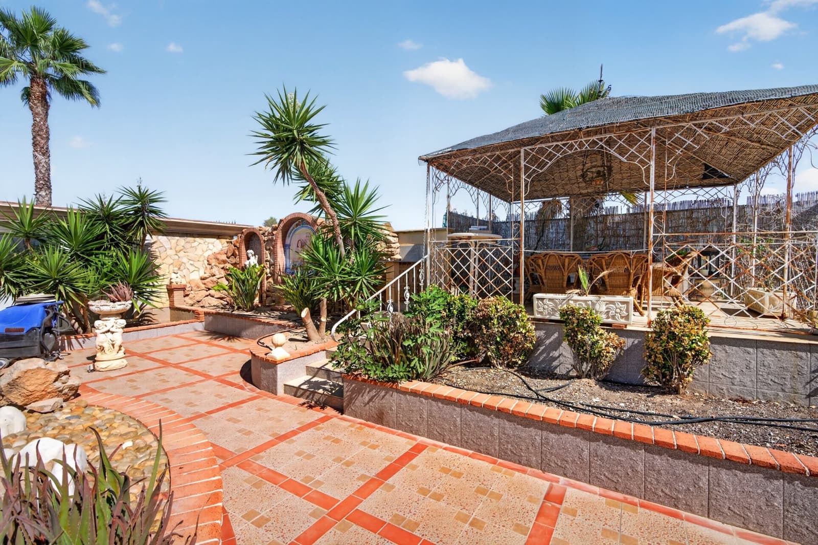 6 bedroom Villa for sale in San Fulgencio with pool garage - € 849,900 (Ref: 10116035)
