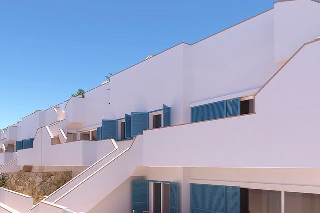 2 slaapkamer Villa te koop in Torre de la Horadada, Pilar de la Horadada met zwembad garage - € 375.000 (Ref: 10118141)