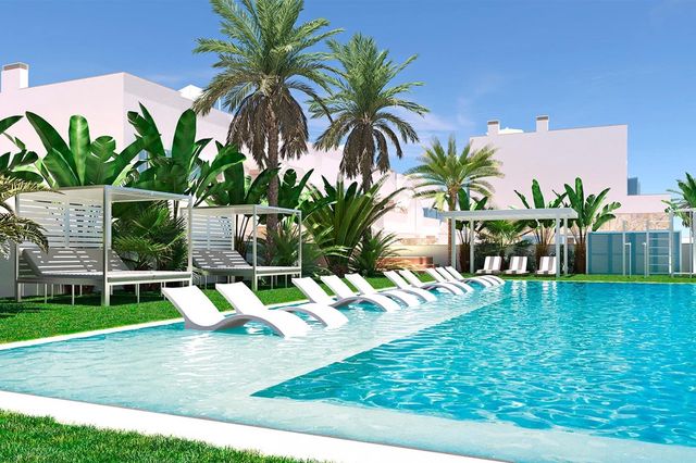 2 slaapkamer Villa te koop in Torre de la Horadada, Pilar de la Horadada met zwembad garage - € 375.000 (Ref: 10118141)