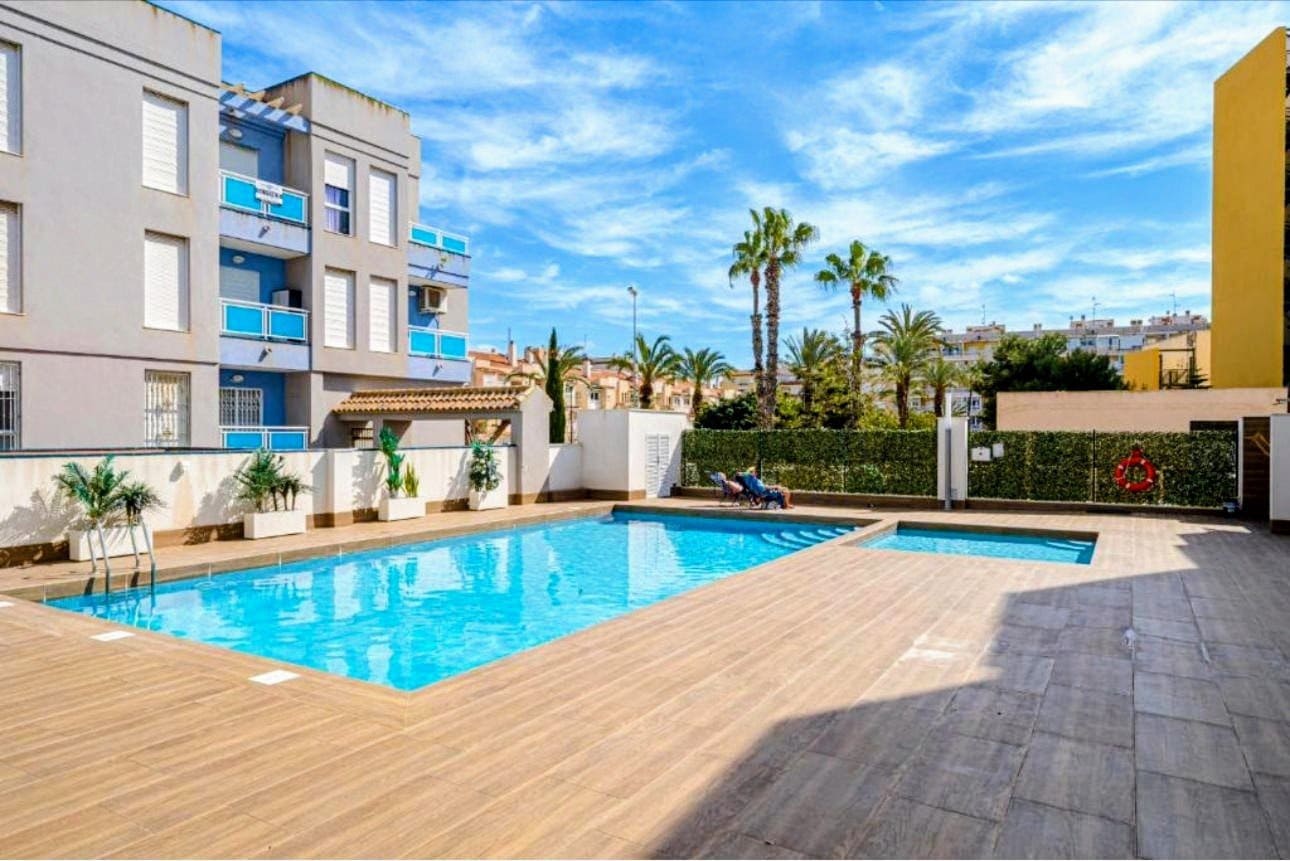 2 Zimmer Wohnung zu verkaufen in Torrevieja mit Pool - 159.900 € (Ref: 10147952)
