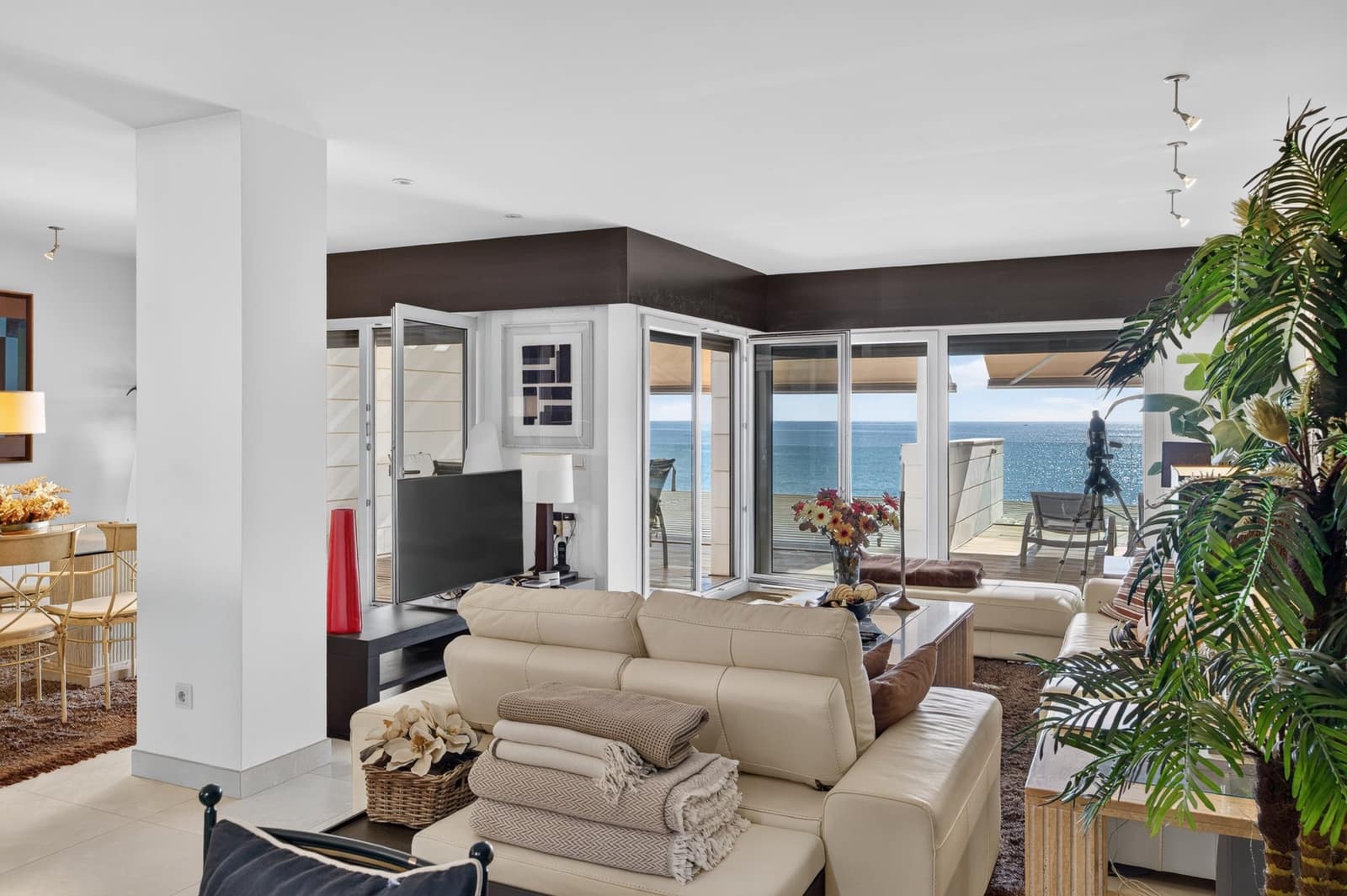 2 bedroom Townhouse for sale in El Campello with pool garage - € 1,349,000 (Ref: 10155572)