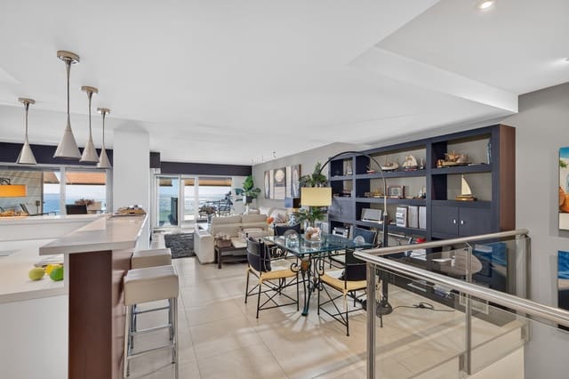 2 soveværelse Byhus til salg i El Campello med swimmingpool garage - € 1.349.000 (Ref: 10155572)