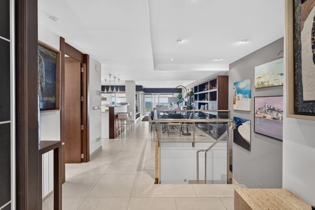 2 soveværelse Byhus til salg i El Campello med swimmingpool garage - € 1.349.000 (Ref: 10155572)