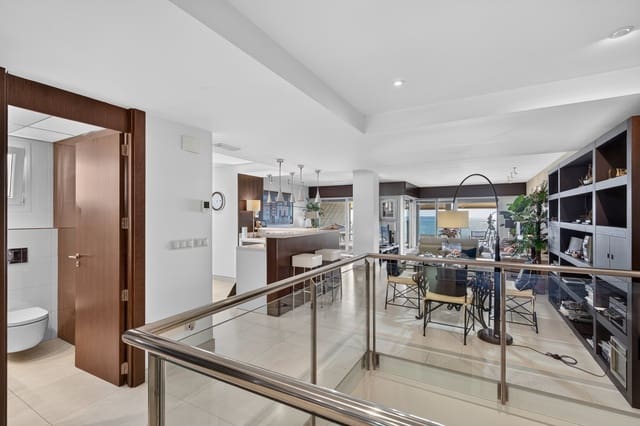 2 soveværelse Byhus til salg i El Campello med swimmingpool garage - € 1.349.000 (Ref: 10155572)