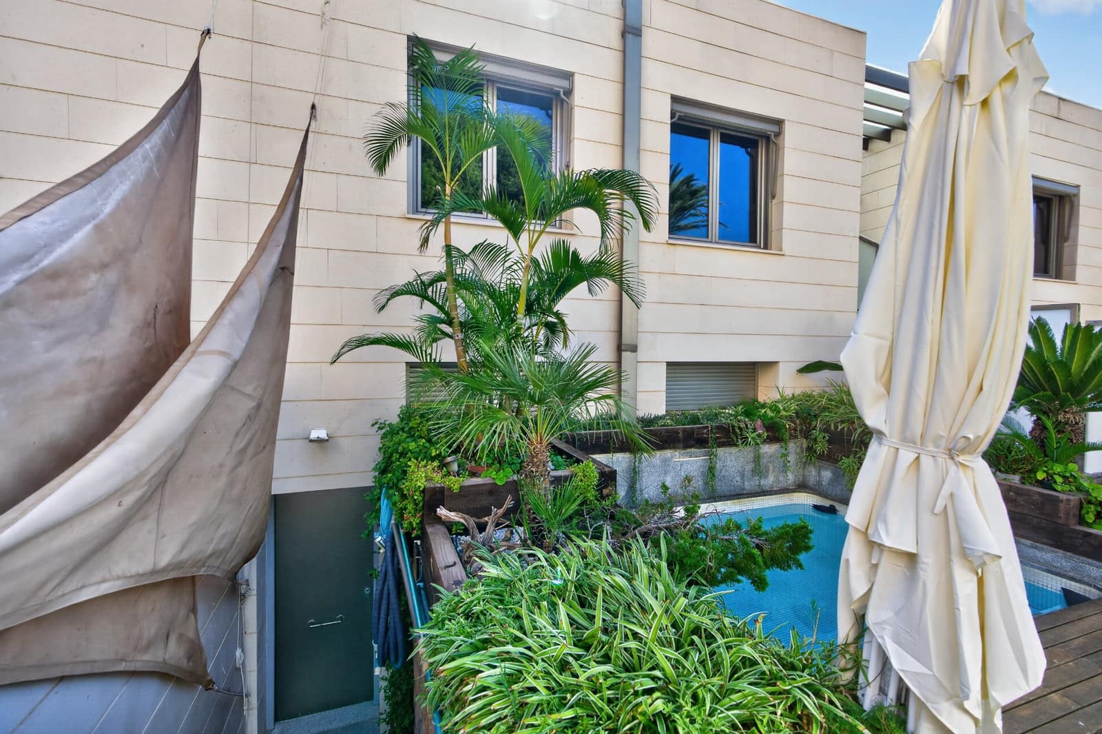 2 bedroom Townhouse for sale in El Campello with pool garage - € 1,349,000 (Ref: 10155572)
