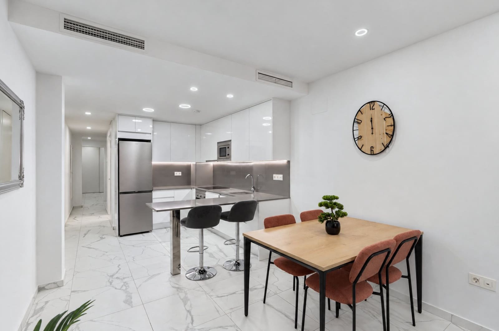 2 bedroom Flat for sale in Torrevieja with pool garage - € 326,900 (Ref: 10172126)