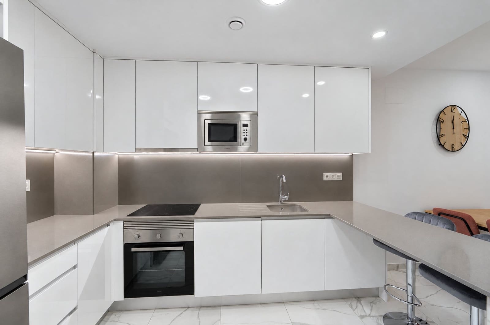 2 bedroom Flat for sale in Torrevieja with pool garage - € 326,900 (Ref: 10172126)