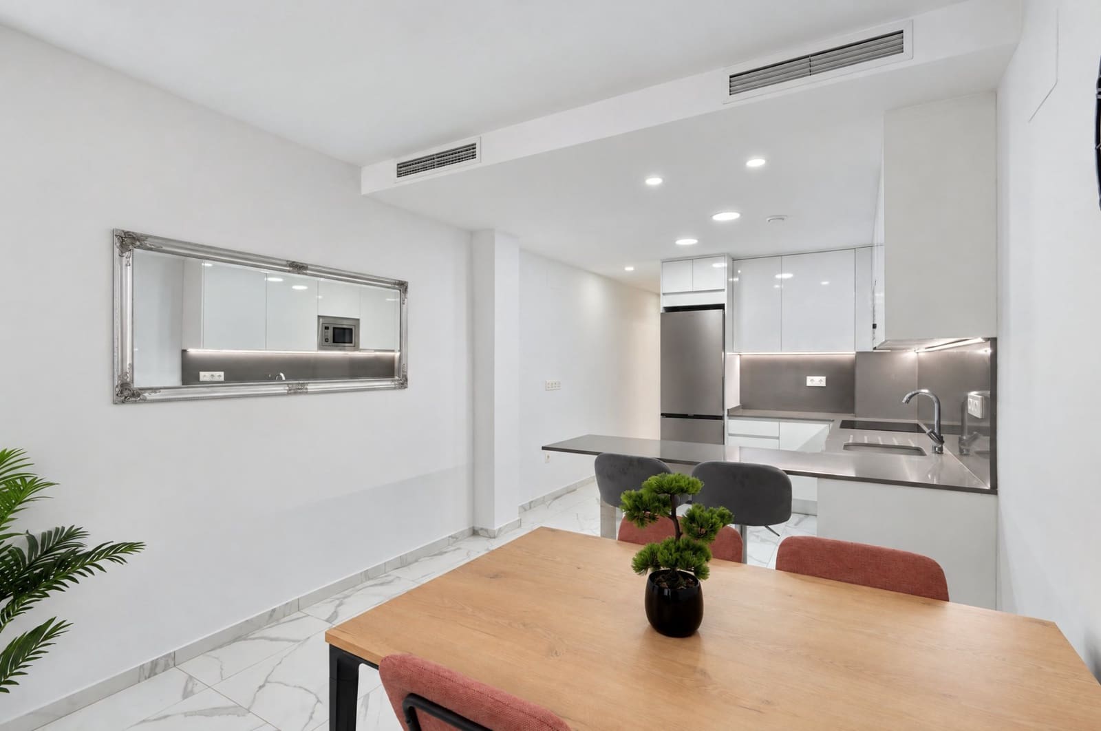 2 bedroom Flat for sale in Torrevieja with pool garage - € 326,900 (Ref: 10172126)