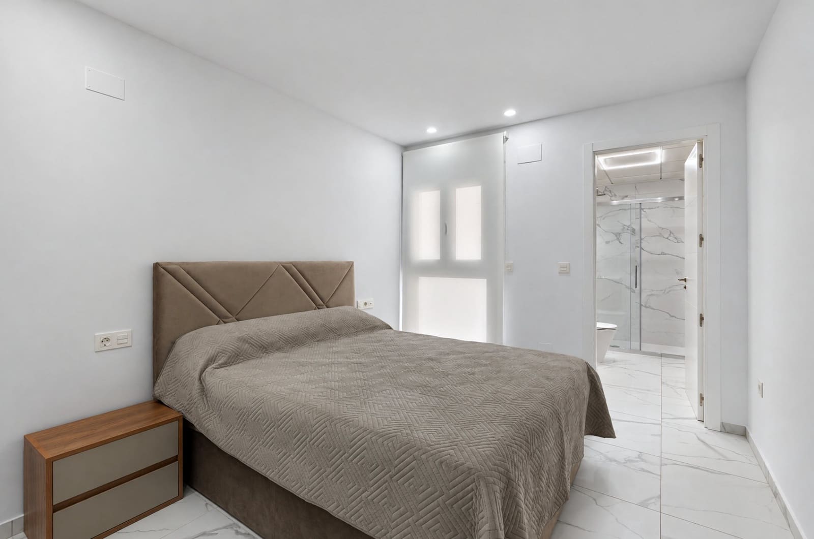 2 bedroom Flat for sale in Torrevieja with pool garage - € 326,900 (Ref: 10172126)
