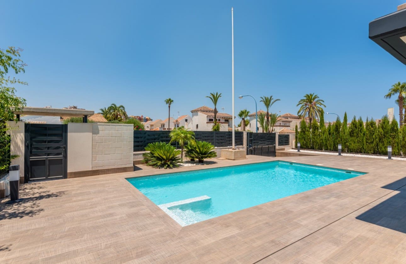 4 sovrum Villa till salu i Playa Honda med pool - 675 000 € (Ref: 7089609)