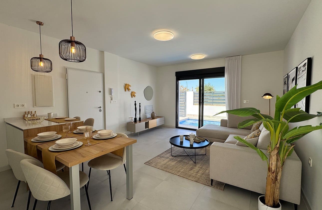 2 soveværelse Villa til salg i Roldan med swimmingpool garage - € 324.900 (Ref: 7089872)