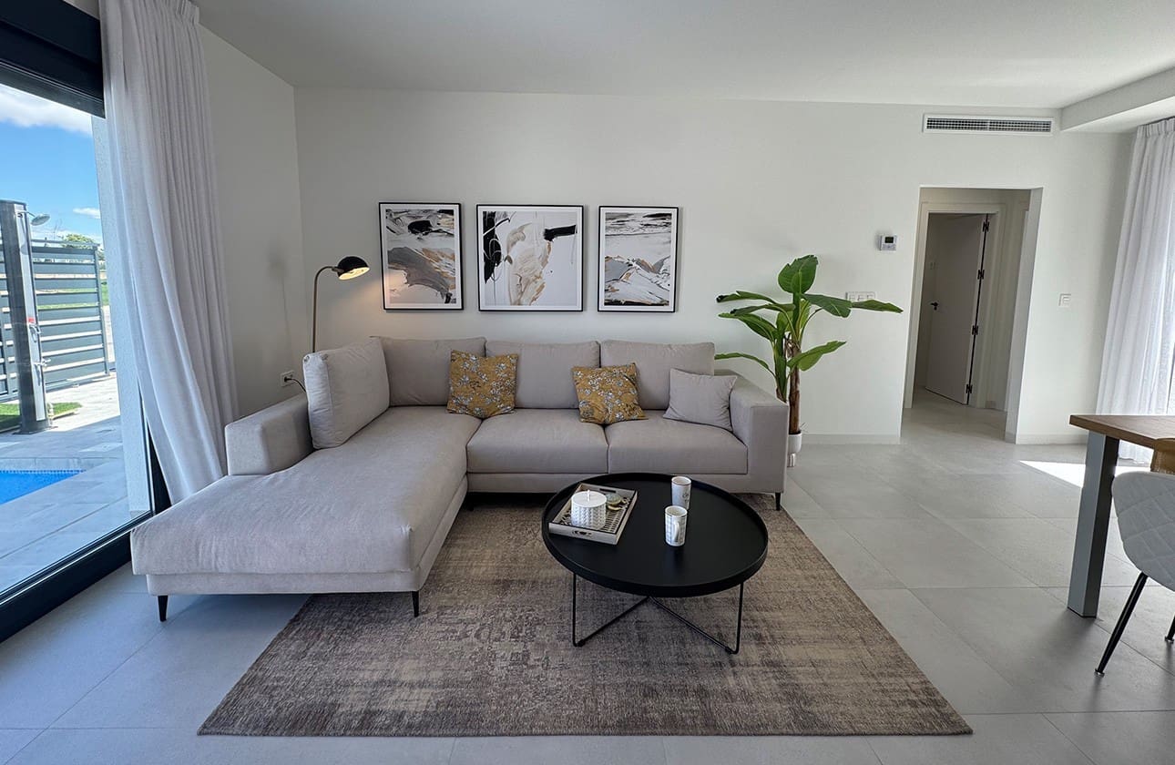 2 soveværelse Villa til salg i Roldan med swimmingpool garage - € 324.900 (Ref: 7089872)