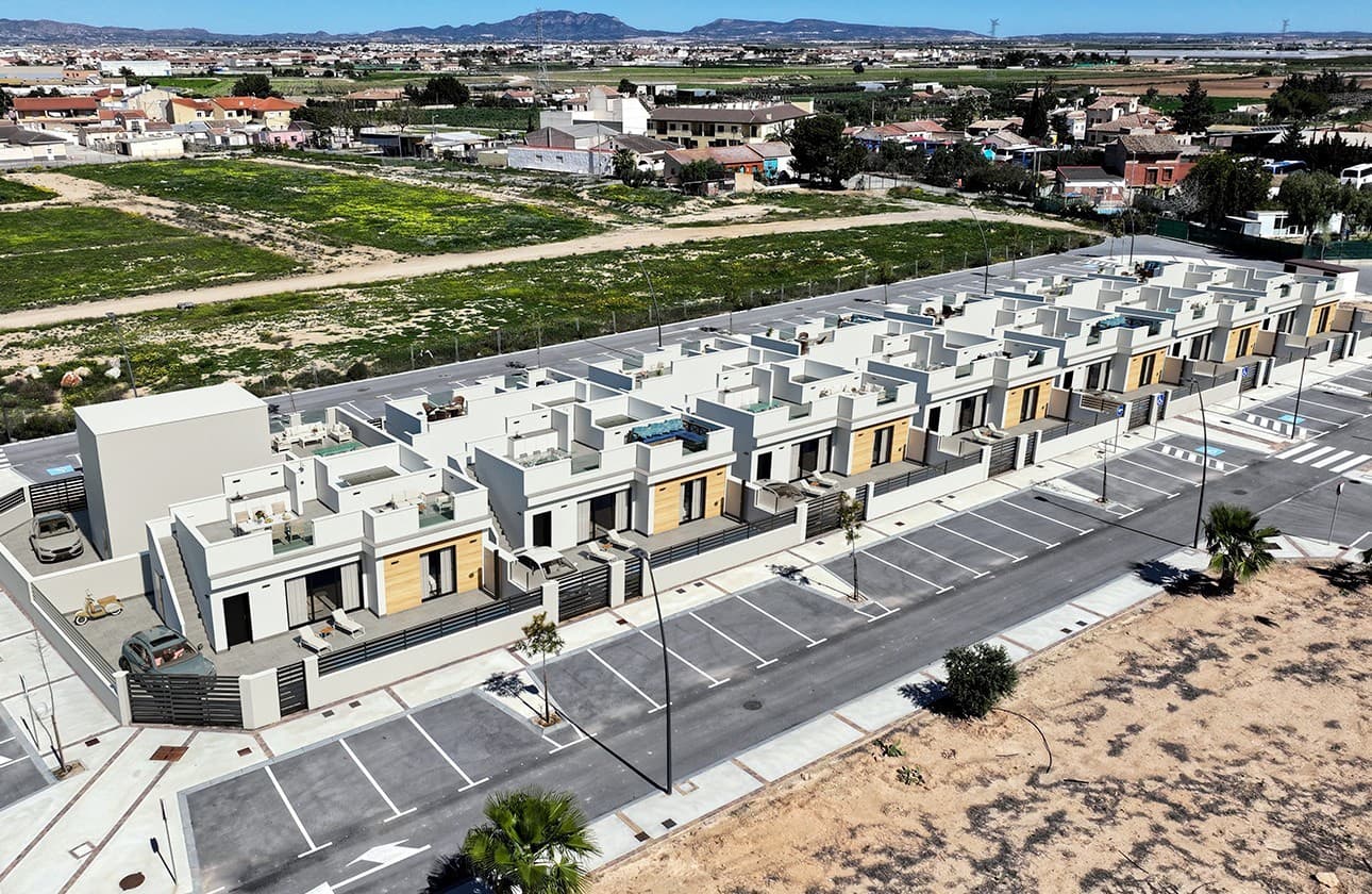 2 soveværelse Villa til salg i Roldan med swimmingpool garage - € 299.900 (Ref: 7089897)