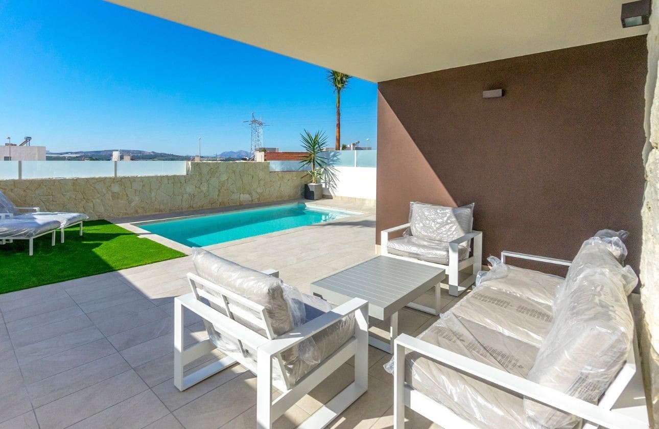 3 Zimmer Villa zu verkaufen in Ciudad Quesada mit Pool Garage - 649.000 € (Ref: 7090282)