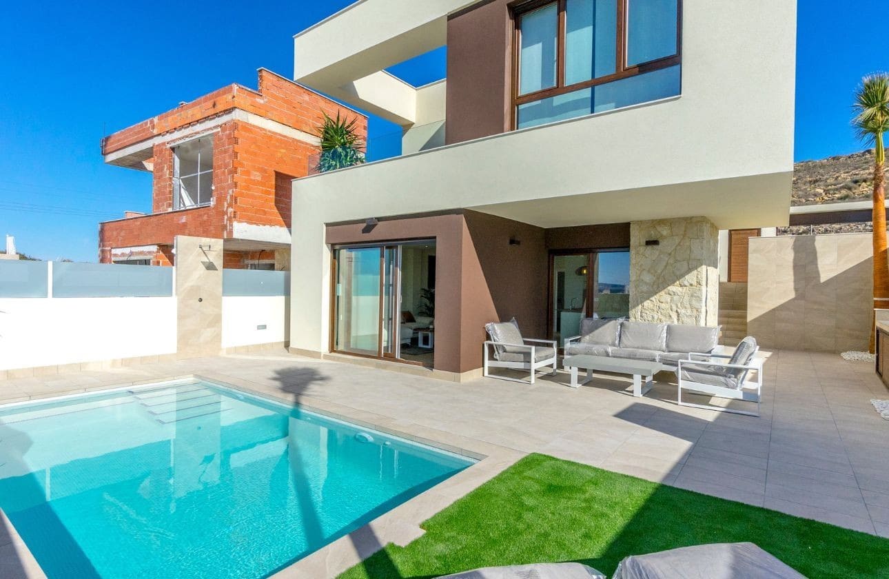 3 Zimmer Villa zu verkaufen in Ciudad Quesada mit Pool Garage - 649.000 € (Ref: 7090282)