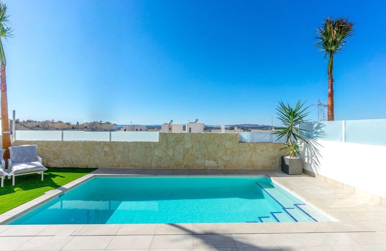 3 Zimmer Villa zu verkaufen in Ciudad Quesada mit Pool Garage - 649.000 € (Ref: 7090282)