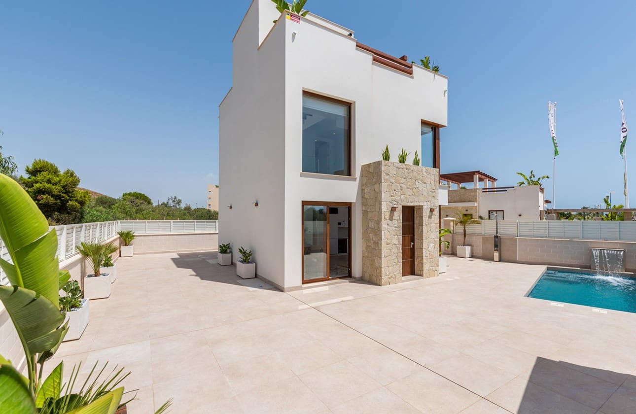 3 soveværelse Villa til salg i Almeria by med swimmingpool - € 459.000 (Ref: 7146188)