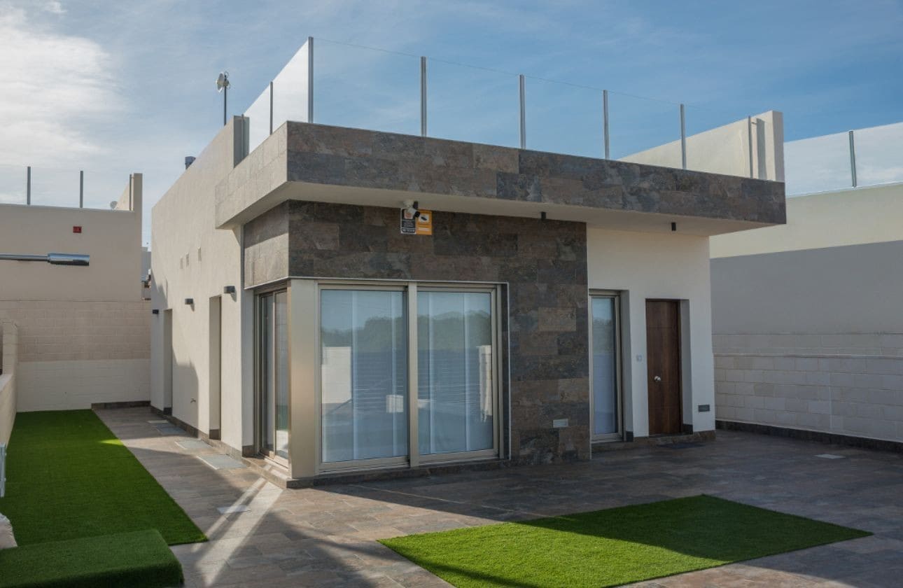 3 bedroom Villa for sale in Villamartin with pool - € 390,000 (Ref: 7272723)