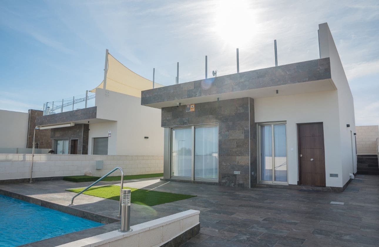 3 bedroom Villa for sale in Villamartin with pool - € 390,000 (Ref: 7272723)