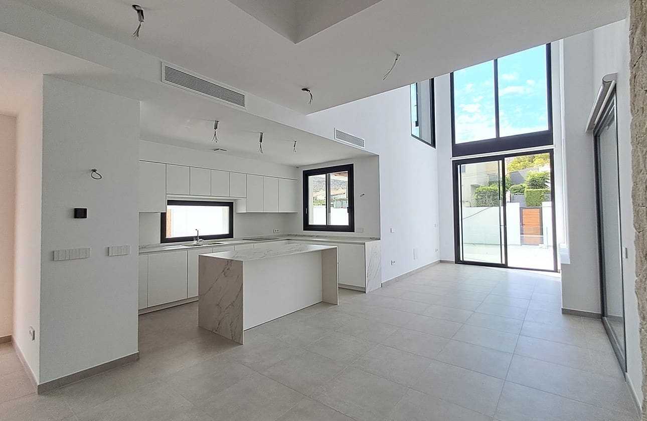 4 bedroom Villa for sale in Albir with pool garage - € 895,000 (Ref: 7375532)