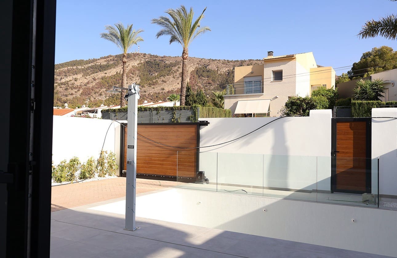 4 bedroom Villa for sale in Albir with pool garage - € 895,000 (Ref: 7375532)