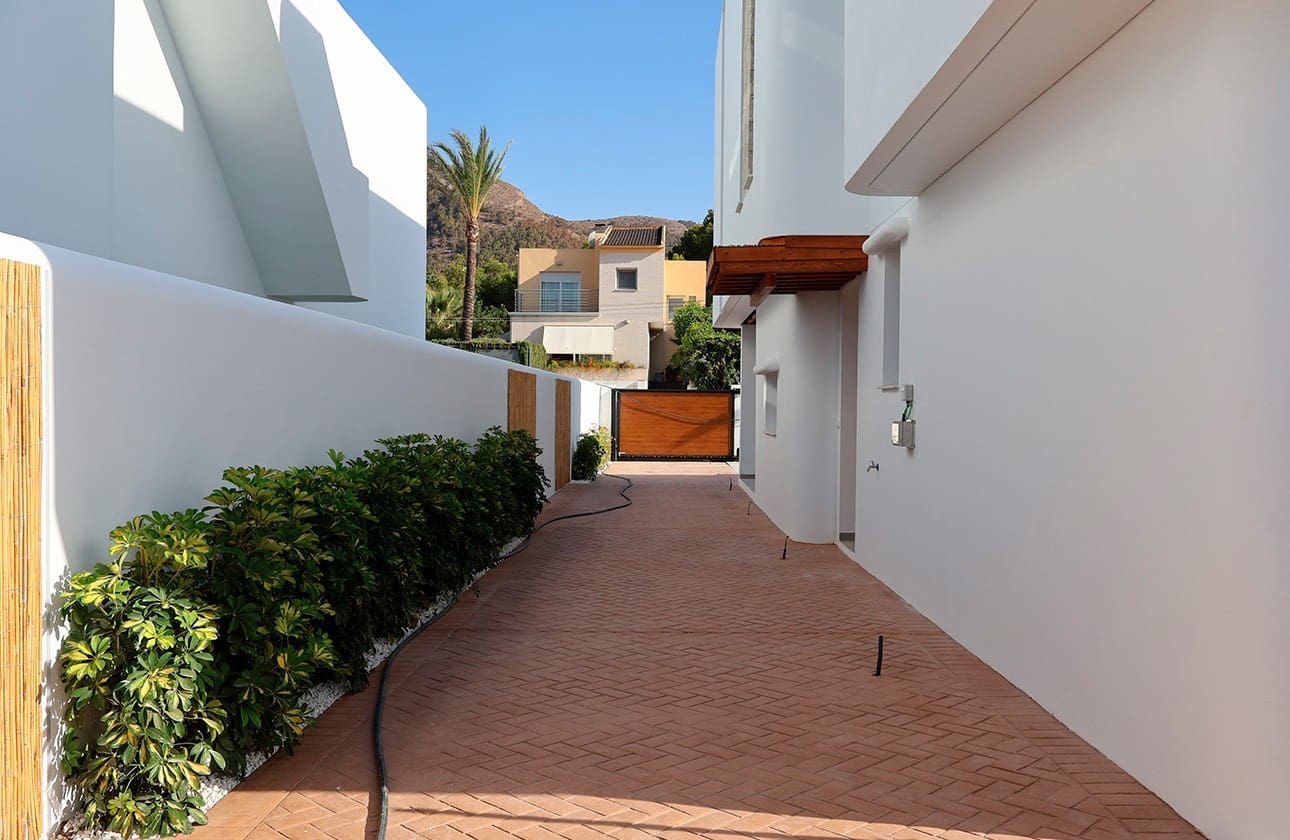 4 bedroom Villa for sale in Albir with pool garage - € 895,000 (Ref: 7375532)