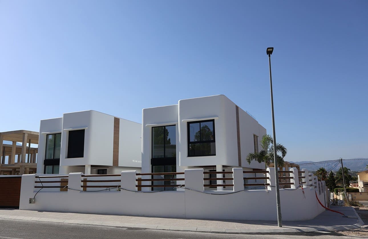 4 bedroom Villa for sale in Albir with pool garage - € 895,000 (Ref: 7375532)