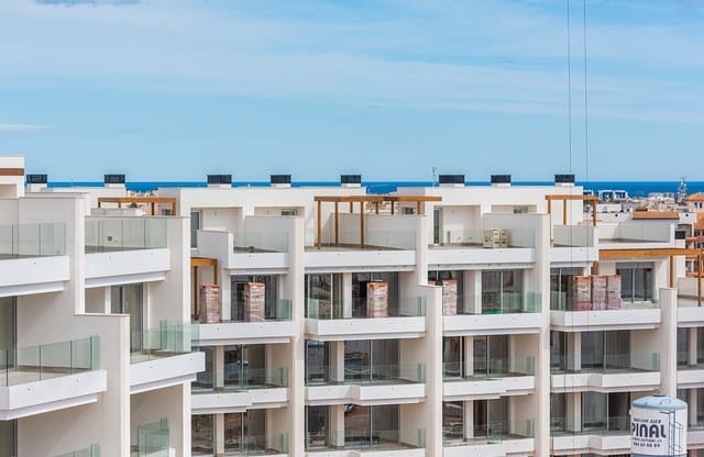 Ático de 2 habitaciones en Villamartin, Orihuela en venta con piscina garaje - 425.000 € (Ref: 7659082)