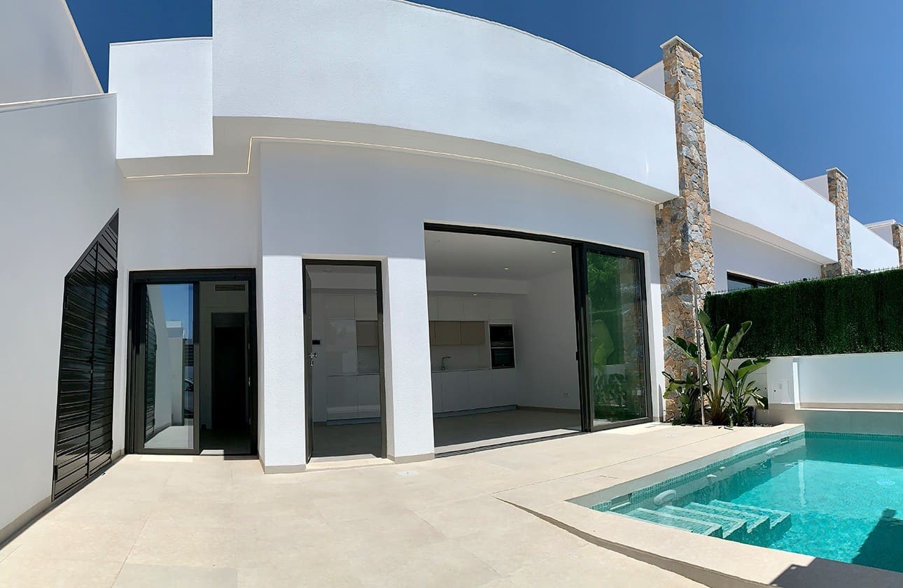 3 chambre Villa/Maison à vendre à Los Alcazares avec piscine garage - 489 900 € (Ref: 7673611)