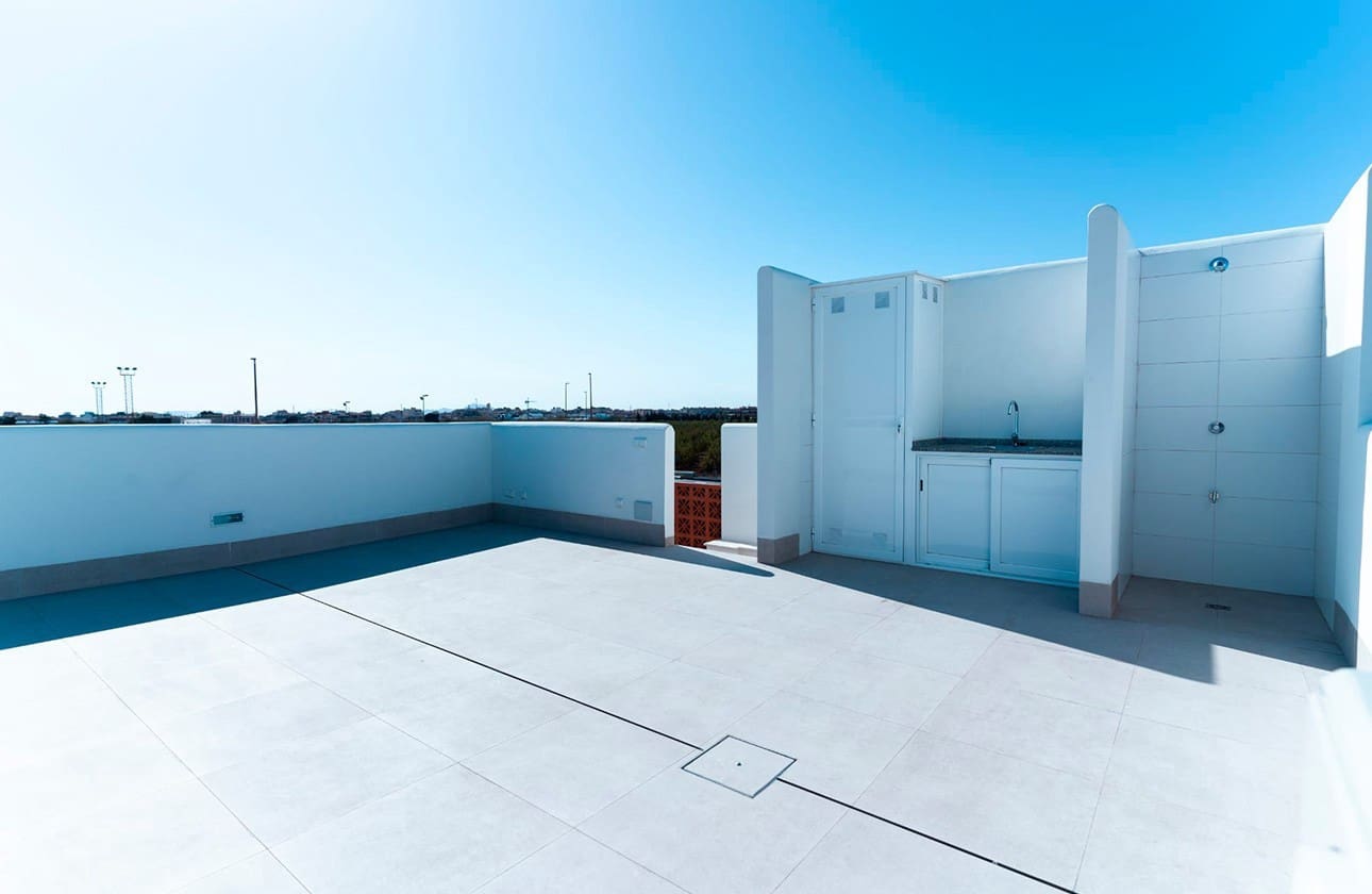 3 makuuhuone Huvila myytävänä paikassa Pilar de la Horadada mukana uima-altaan 
autotalli - 469 000 € (Ref: 7712961)