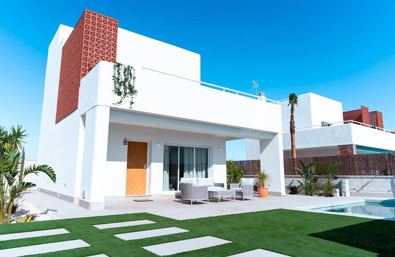 3 makuuhuone Huvila myytävänä paikassa Pilar de la Horadada mukana uima-altaan 
autotalli - 469 000 € (Ref: 7712961)