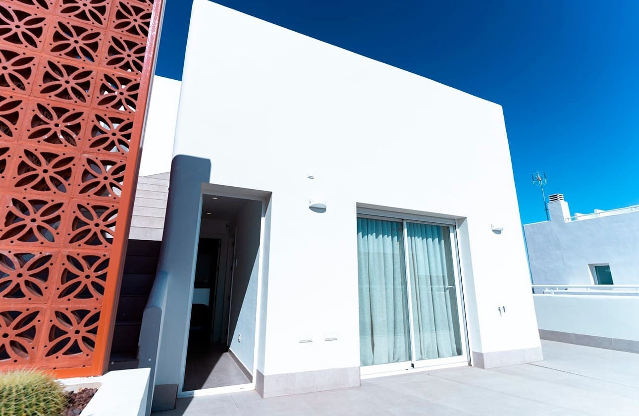 3 makuuhuone Huvila myytävänä paikassa Pilar de la Horadada mukana uima-altaan 
autotalli - 469 000 € (Ref: 7712961)