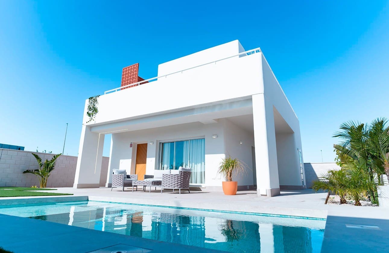 3 makuuhuone Huvila myytävänä paikassa Pilar de la Horadada mukana uima-altaan 
autotalli - 469 000 € (Ref: 7712961)