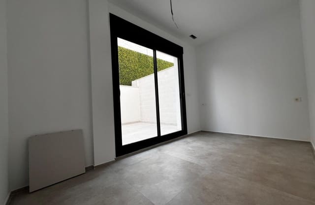 3 soveværelse Villa til salg i Vistahermosa, Alicante by med garage - € 449.000 (Ref: 8050520)