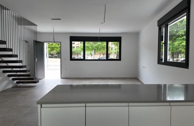 3 soveværelse Villa til salg i Vistahermosa, Alicante by med garage - € 449.000 (Ref: 8050520)
