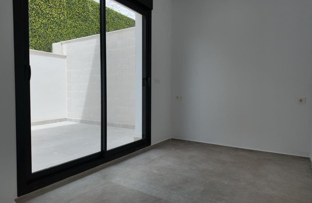 3 bedroom Villa for sale in Alicante / Alacant city with garage - € 449,000 (Ref: 8050520)