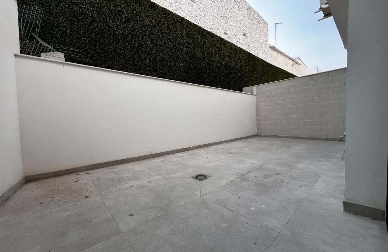 3 bedroom Villa for sale in Alicante / Alacant city with garage - € 449,000 (Ref: 8050520)