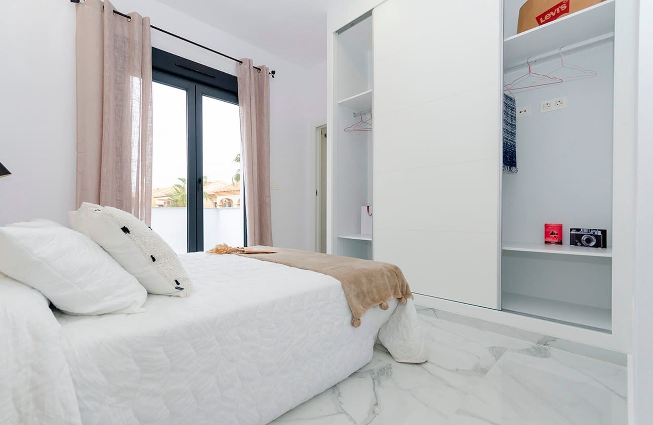 3 soverom Villa til salgs i Torrevieja med svømmebasseng garasje - € 409 000 (Ref: 8064932)