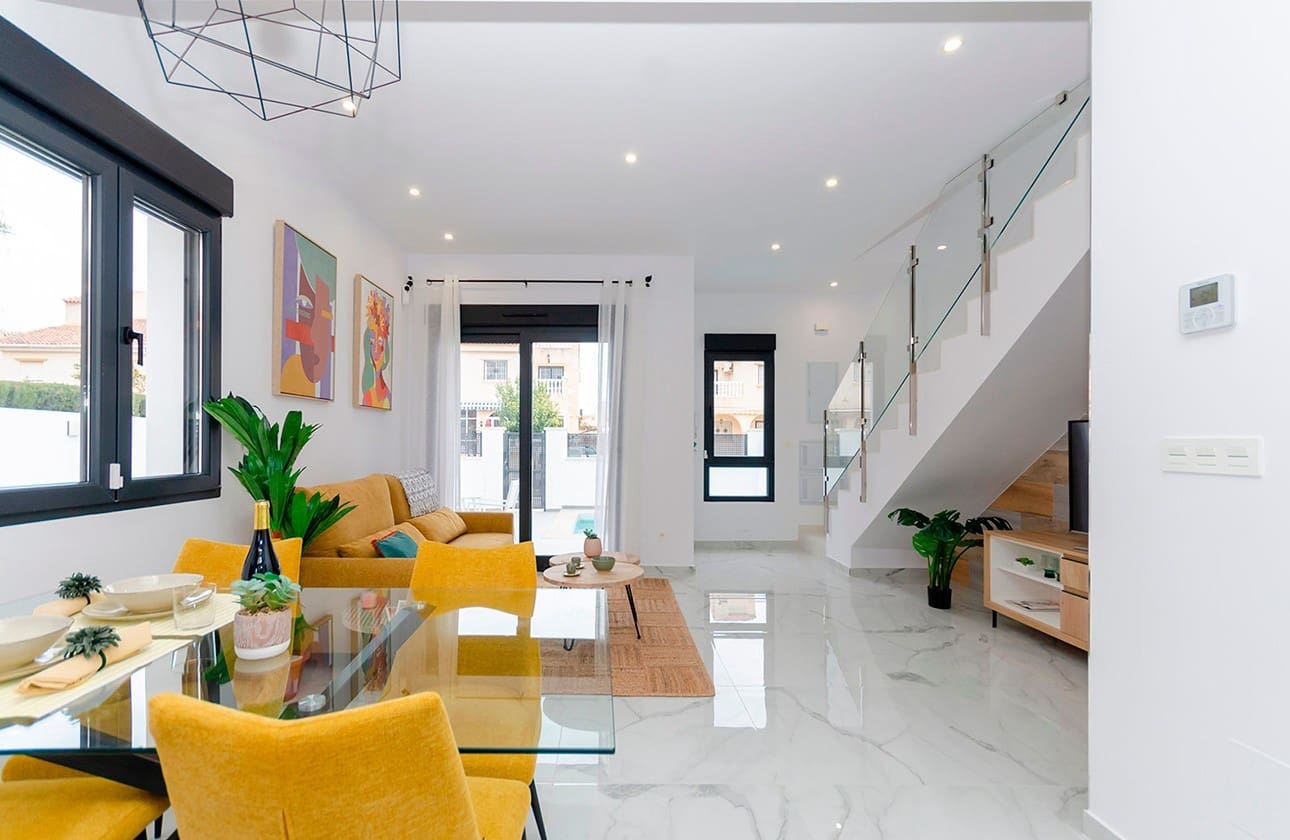 3 soverom Villa til salgs i Torrevieja med svømmebasseng garasje - € 409 000 (Ref: 8064932)