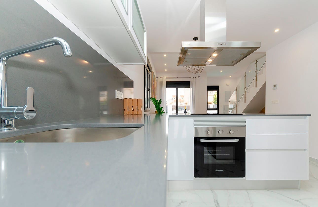 3 soverom Villa til salgs i Torrevieja med svømmebasseng garasje - € 409 000 (Ref: 8064932)