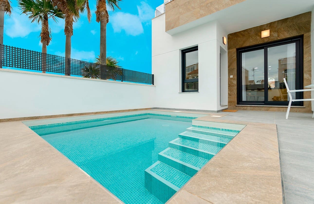 3 soverom Villa til salgs i Torrevieja med svømmebasseng garasje - € 409 000 (Ref: 8064932)