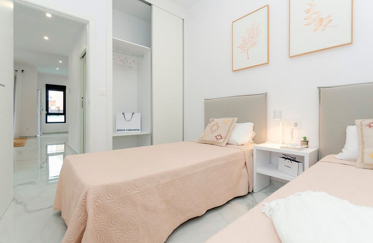 3 soverom Villa til salgs i Torrevieja med svømmebasseng garasje - € 409 000 (Ref: 8064932)