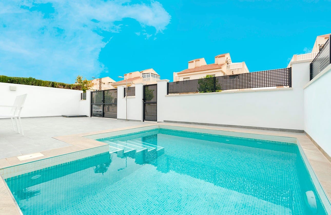 3 soverom Villa til salgs i Torrevieja med svømmebasseng garasje - € 409 000 (Ref: 8064932)