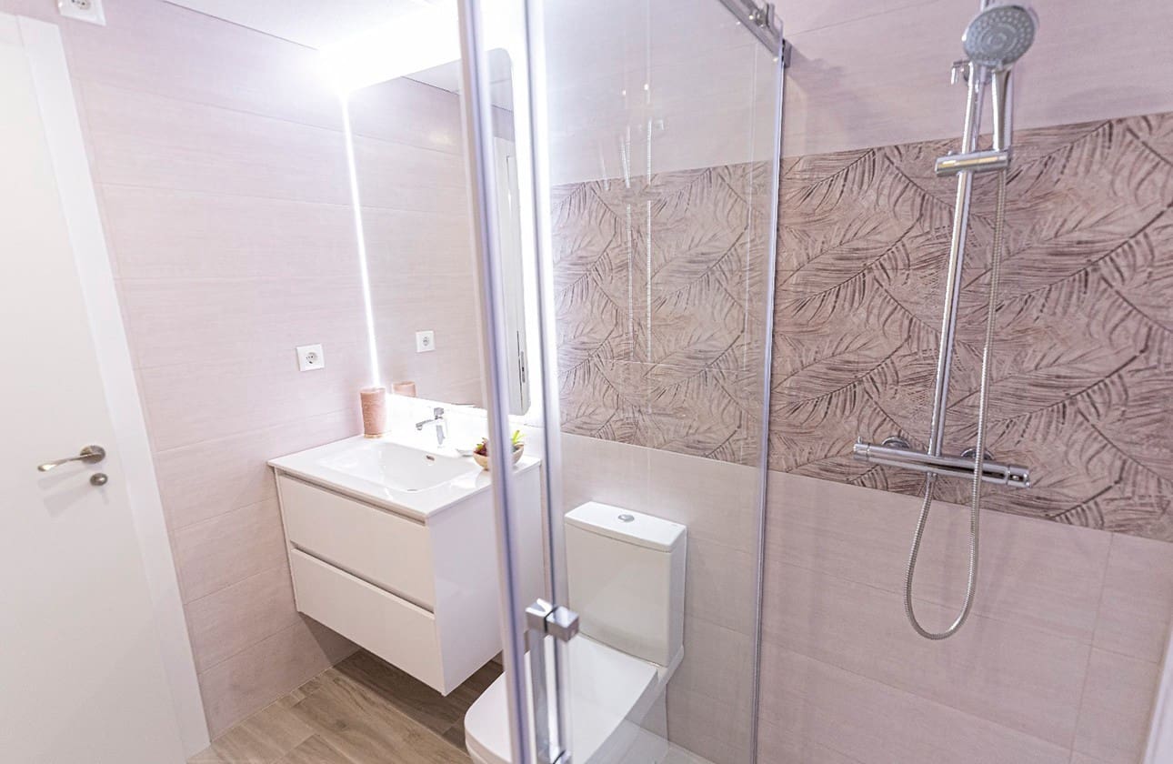 2 bedroom Apartment for sale in La Manga del Mar Menor with pool garage - € 260,560 (Ref: 8113184)