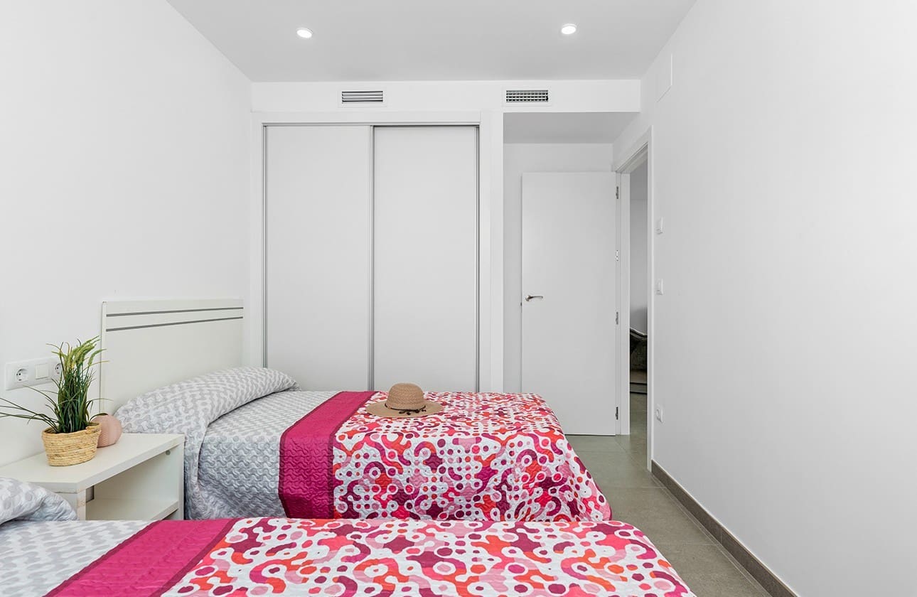 Apartamento de 3 habitaciones en La Manga del Mar Menor en venta con piscina garaje - 260.052 € (Ref: 8113185)