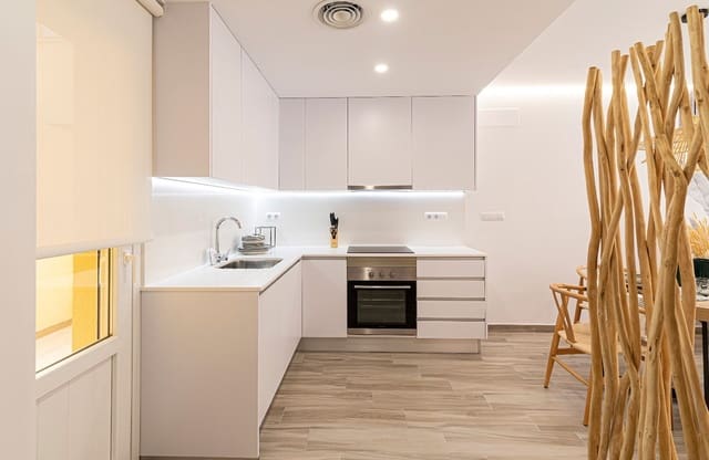 Apartamento de 2 habitaciones en La Manga del Mar Menor en venta con piscina garaje - 270.631 € (Ref: 8113187)