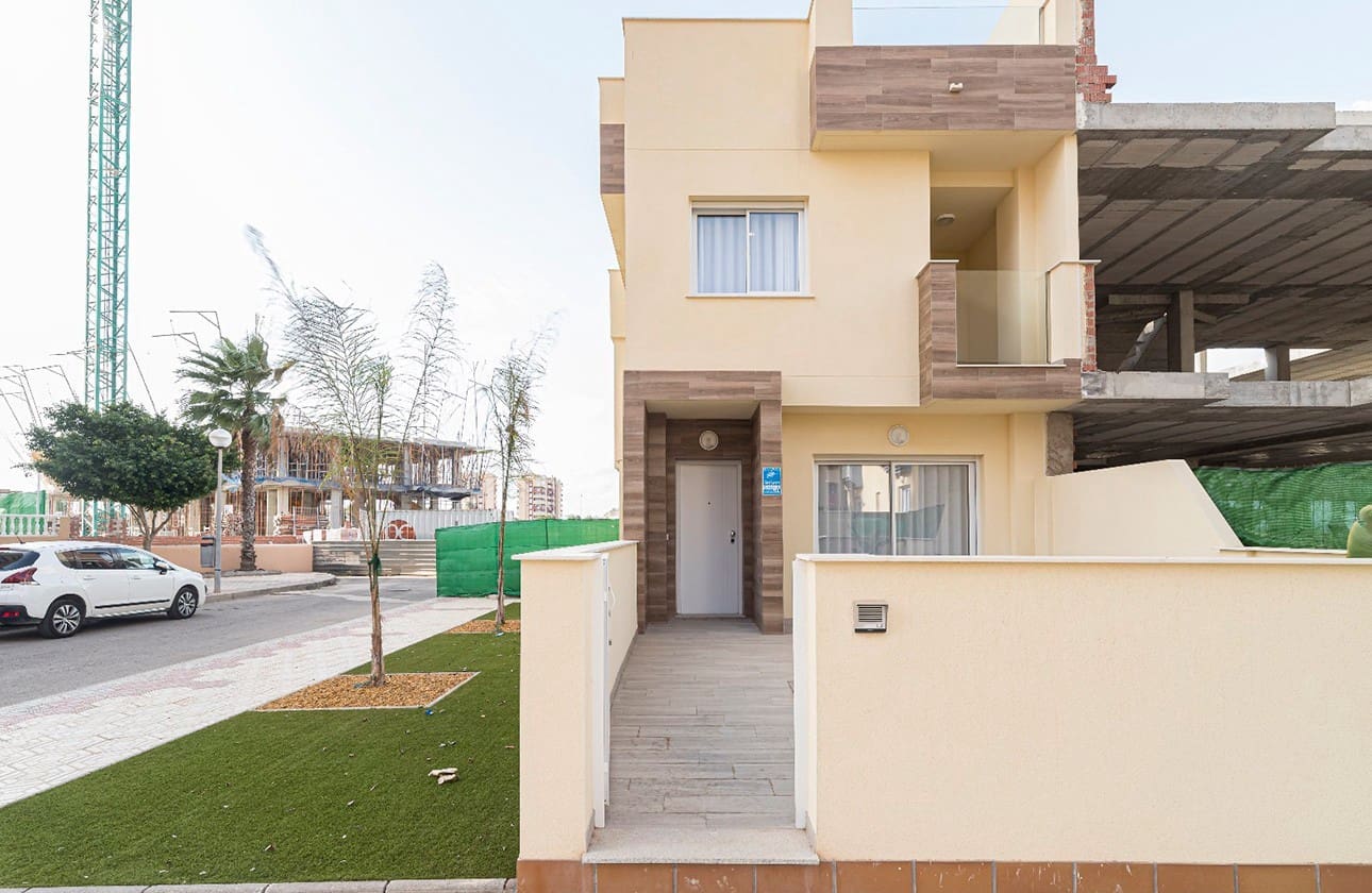 2 bedroom Apartment for sale in La Manga del Mar Menor with pool garage - € 270,631 (Ref: 8113187)